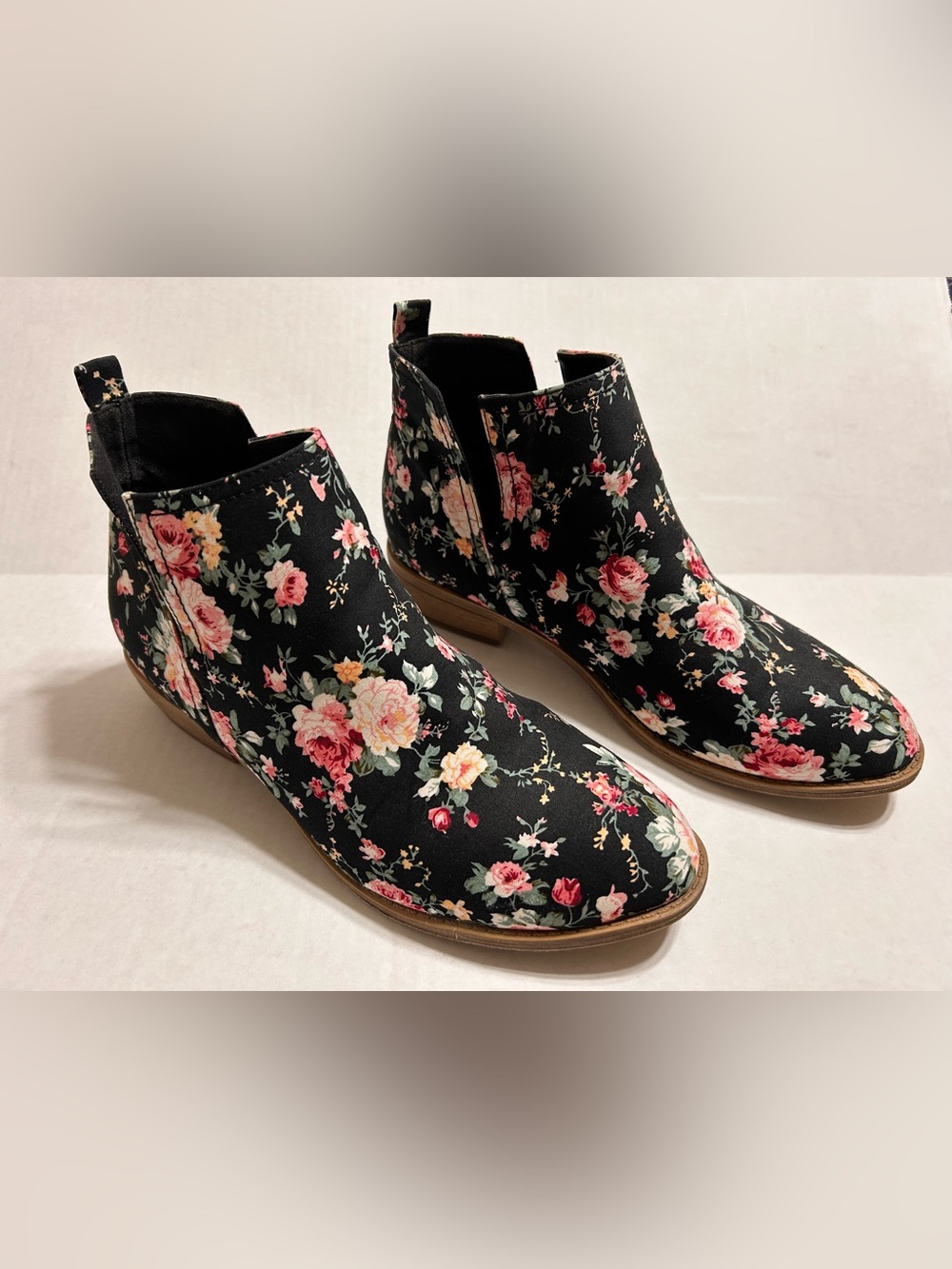 Floral Print Ankle Booties by JG - Roone Style size 10 Romantic Boho Cottagecore